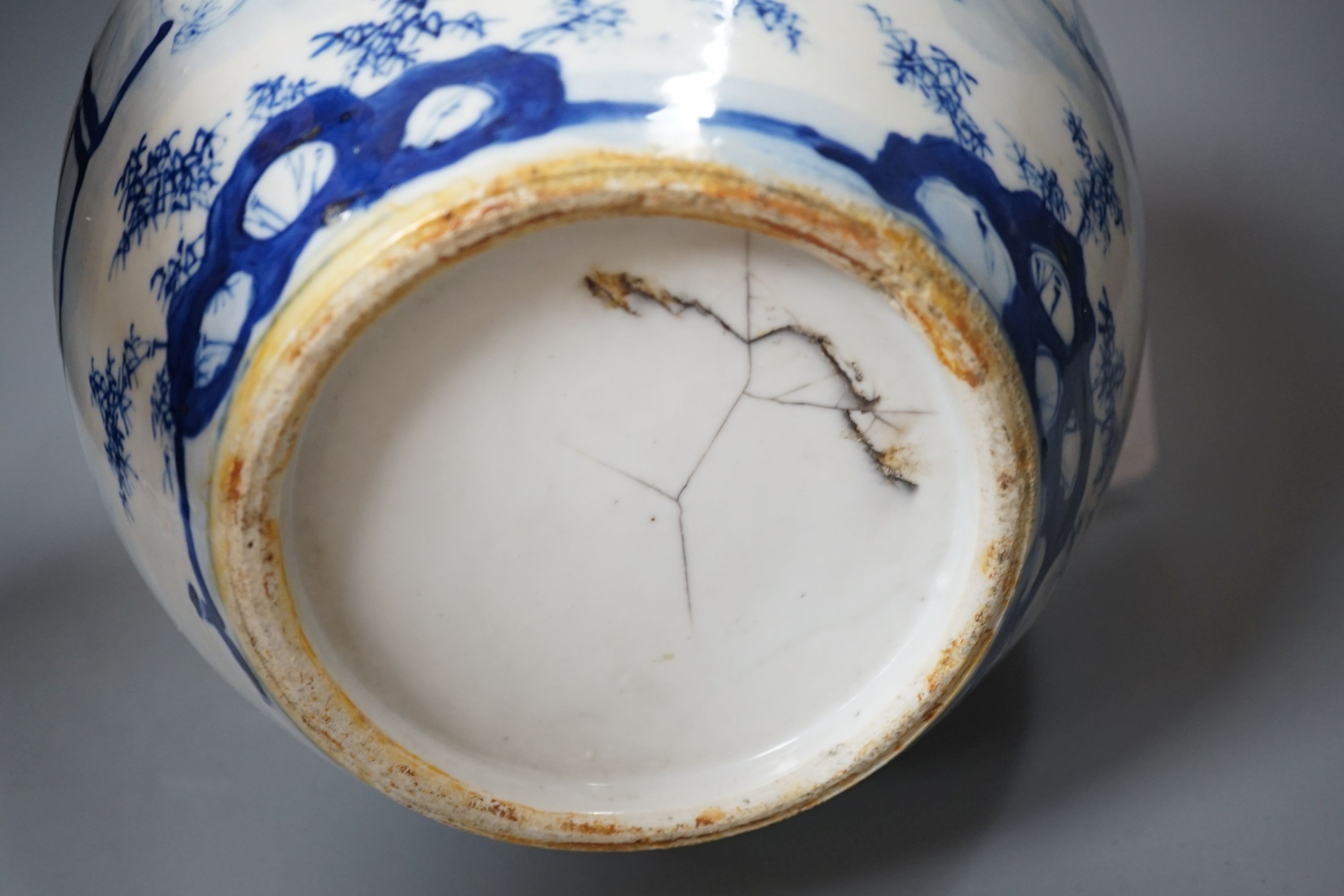 A 19th century Chinese blue and white jardiniere and a similar plate, 20 cms high.